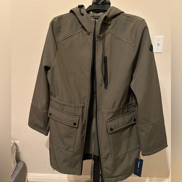 French Connection women Olive Raincoat with Hood. Size Large. NWT. - Picture 2 of 14